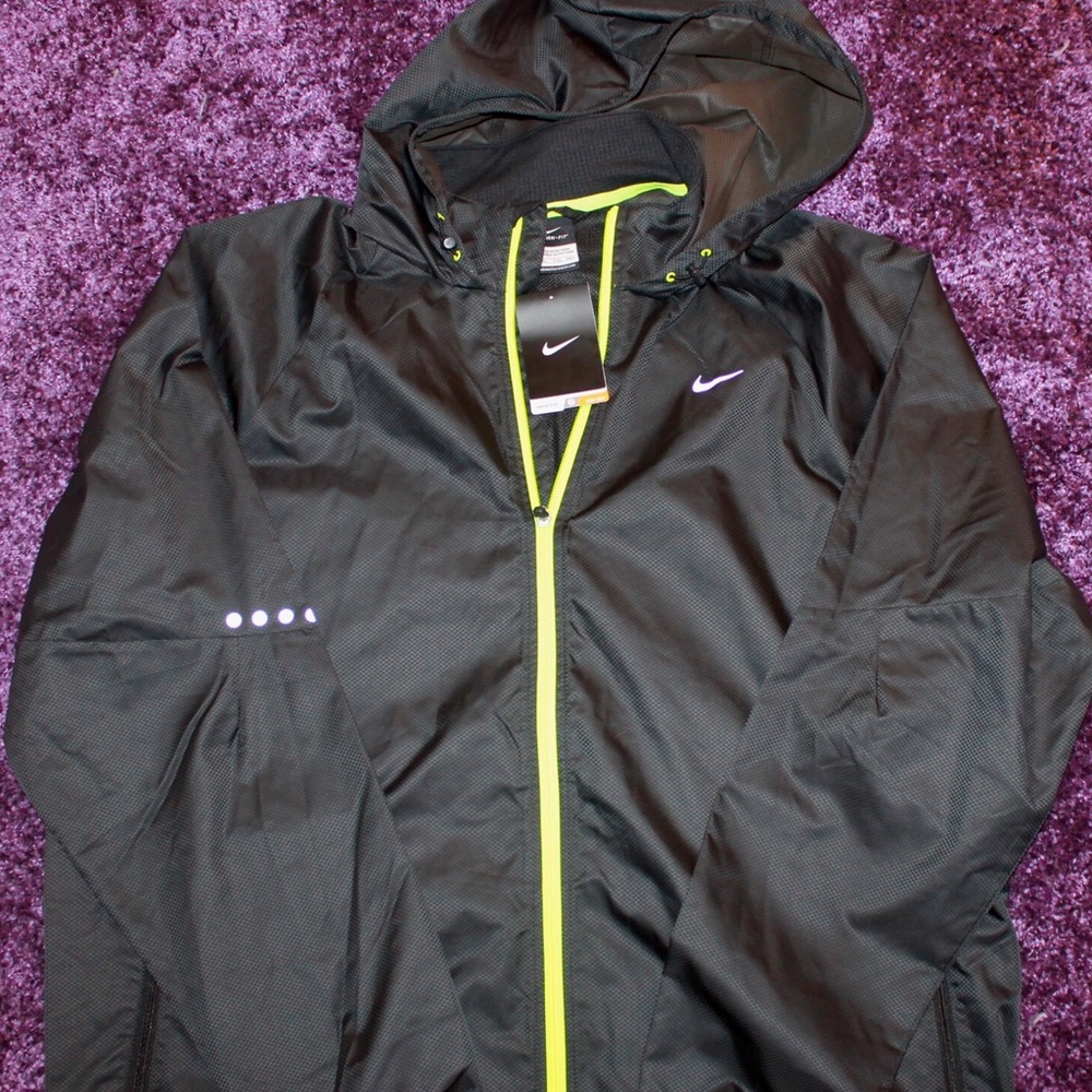 nike windbreaker/raincoat